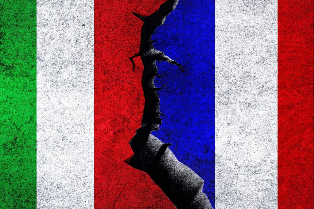 Macron il terrorista: seduti su una polveriera politica