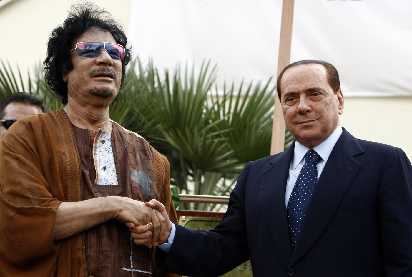 Berlusconi: per molti un grande uomo per molti un criminale