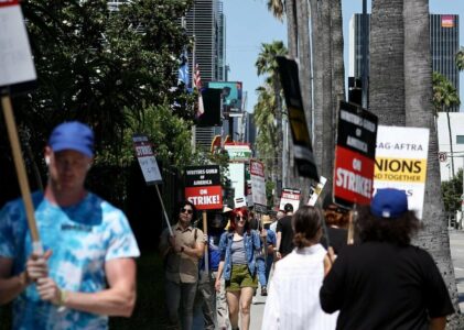 Hollywood: va in scena la protesta di attori e sceneggiatori